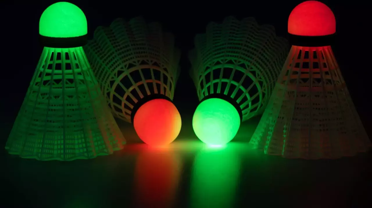 Lotki do badmintona świecące LED AVENTO x4