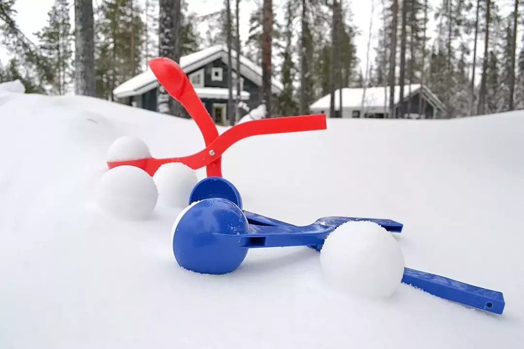 Śnieżkomat do robienia kulek śnieżnych ze śniegu